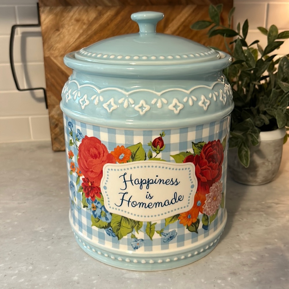 Pioneer woman ‘happiness is homemade’ cookie jar.